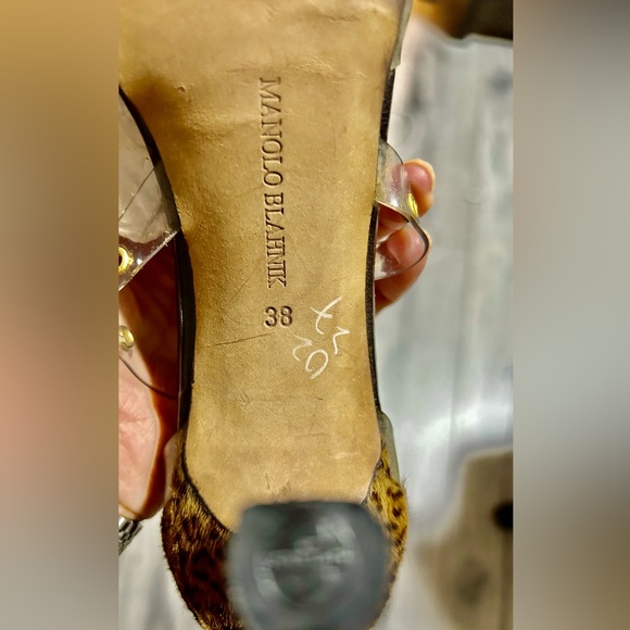 Authentic Classic Manila Blahnik leopard strap around with buckle pumps - Picture 9 of 9